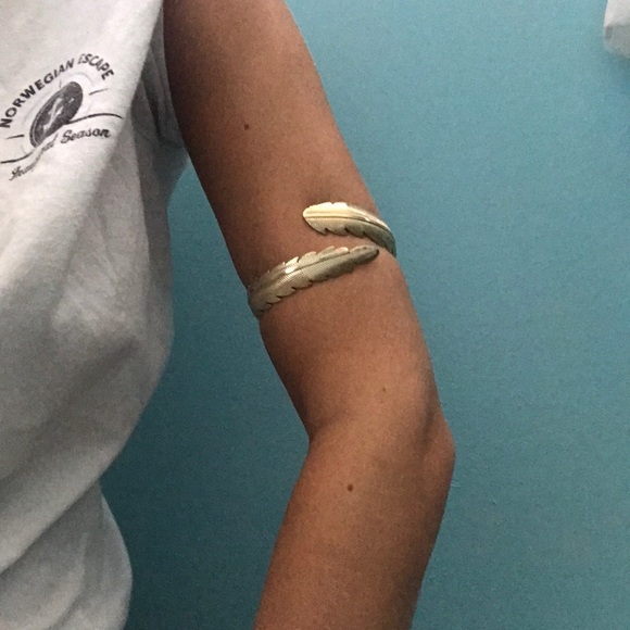 Gold plated bangle/ mid-arm bracelet - Picture 4 of 4